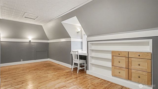 4335 NE 45th Street, Seattle, WA 98105