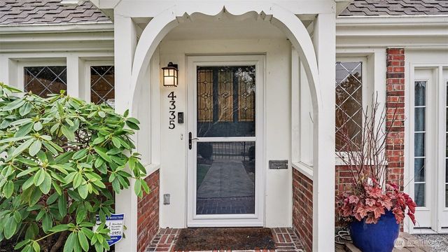 4335 NE 45th Street, Seattle, WA 98105