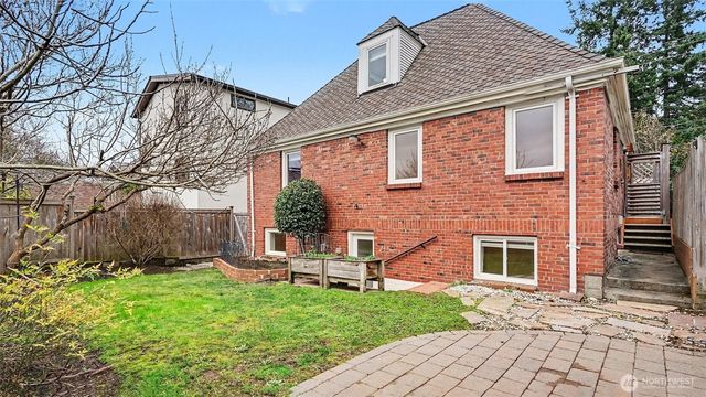 4335 NE 45th Street, Seattle, WA 98105