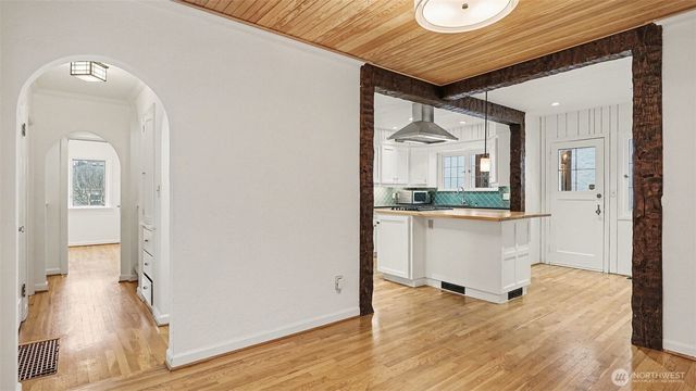 4335 NE 45th Street, Seattle, WA 98105