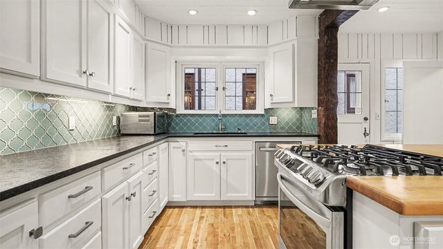 4335 NE 45th Street, Seattle, WA 98105