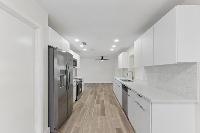 7198 E Pine Forest Cir Circle E, Lake Worth, FL 33467