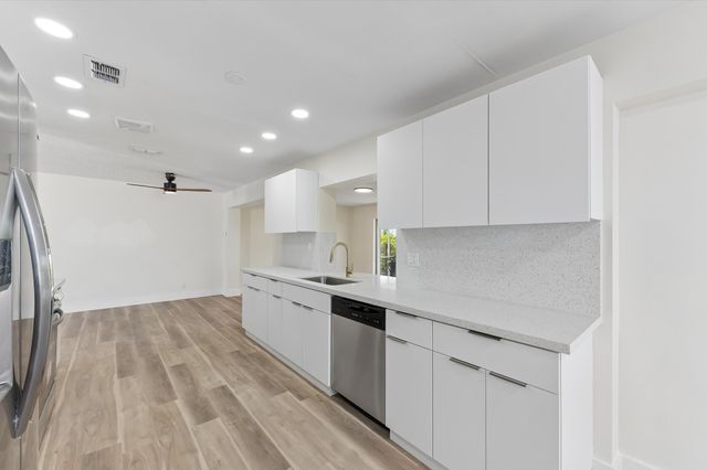 7198 E Pine Forest Cir Circle E, Lake Worth, FL 33467