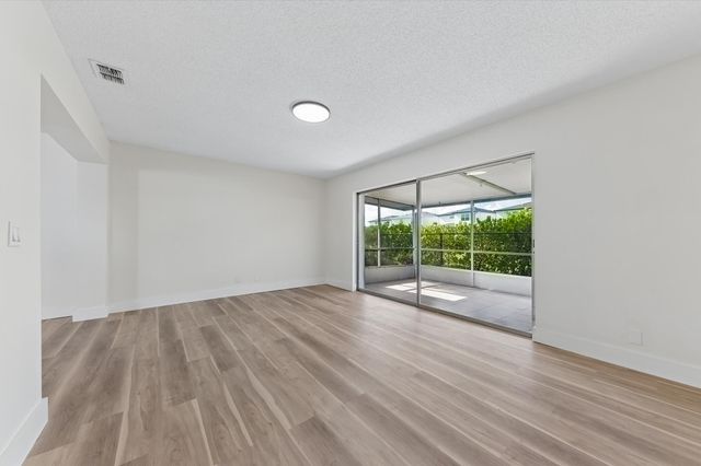 7198 E Pine Forest Cir Circle E, Lake Worth, FL 33467