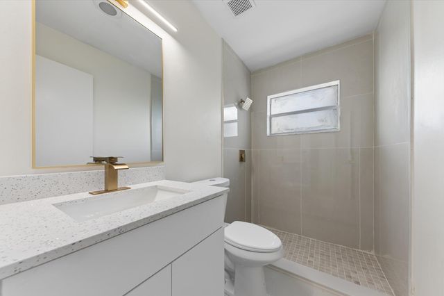 7198 E Pine Forest Cir Circle E, Lake Worth, FL 33467