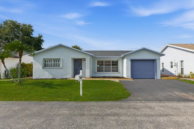 7198 E Pine Forest Cir Circle E, Lake Worth, FL 33467