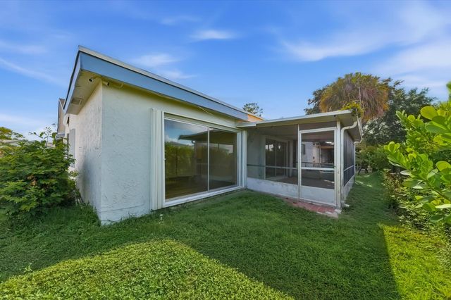 7198 E Pine Forest Cir Circle E, Lake Worth, FL 33467
