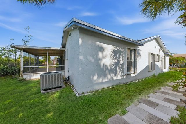 7198 E Pine Forest Cir Circle E, Lake Worth, FL 33467