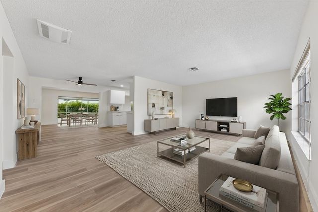 7198 E Pine Forest Cir Circle E, Lake Worth, FL 33467