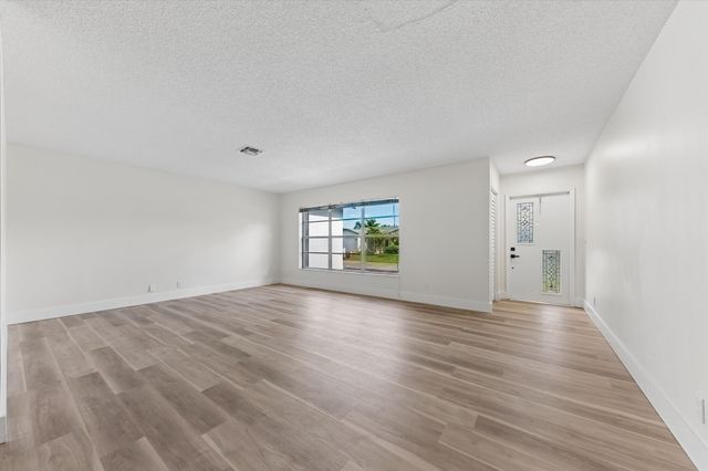 7198 E Pine Forest Cir Circle E, Lake Worth, FL 33467