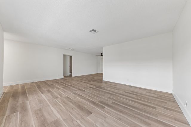 7198 E Pine Forest Cir Circle E, Lake Worth, FL 33467