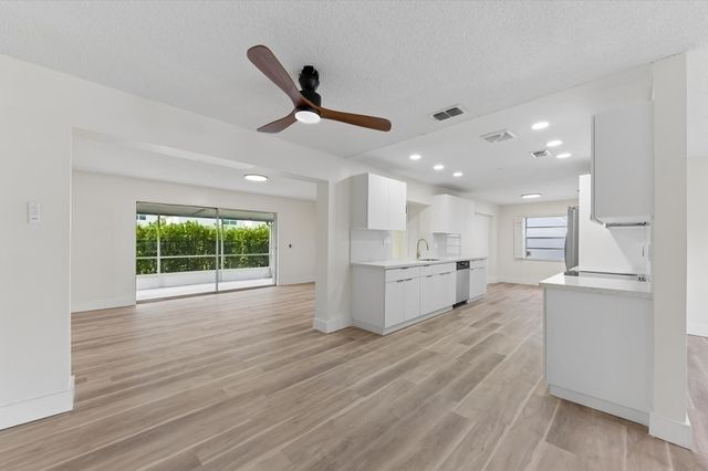 7198 E Pine Forest Cir Circle E, Lake Worth, FL 33467