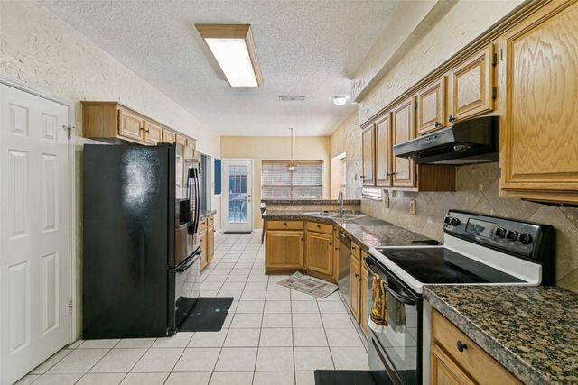 3004 Forest Creek Drive, Fort Worth, TX 76123