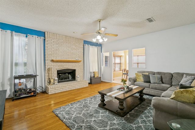 3004 Forest Creek Drive, Fort Worth, TX 76123