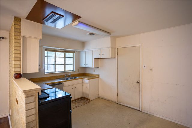 11332 Lanewood Circle, Dallas, TX 75218