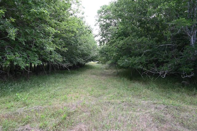 72 N Kessler Ave, Schulenburg, TX 78956