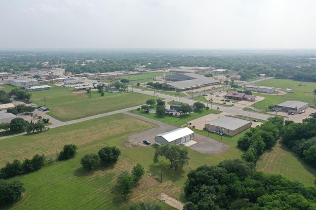 72 N Kessler Ave, Schulenburg, TX 78956