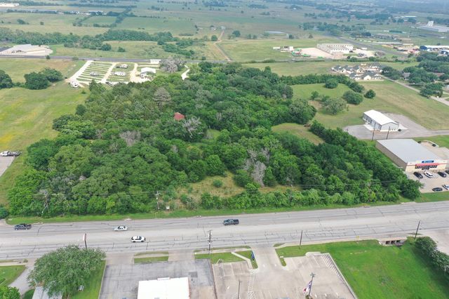 72 N Kessler Ave, Schulenburg, TX 78956