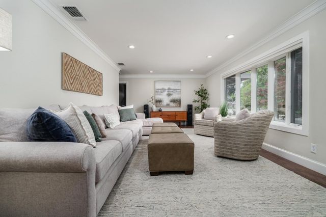 5249 Adelaide Way, Carmichael, CA 95608
