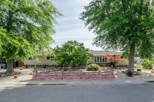 5249 Adelaide Way, Carmichael, CA 95608