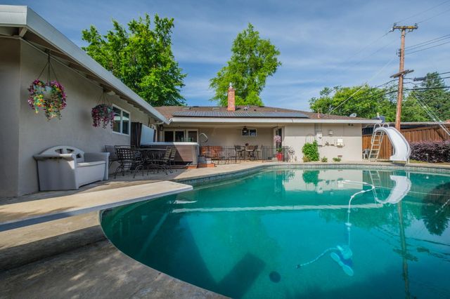 5249 Adelaide Way, Carmichael, CA 95608