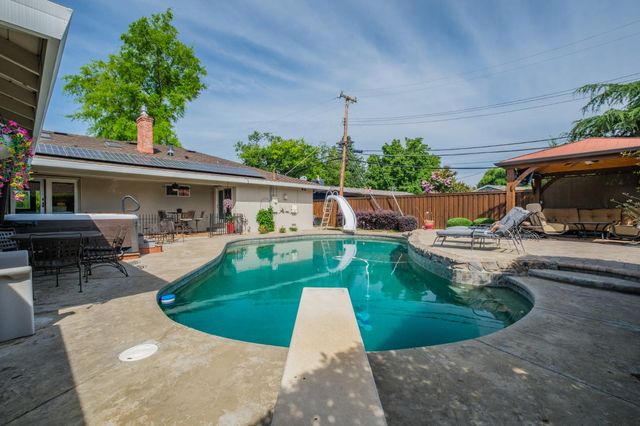 5249 Adelaide Way, Carmichael, CA 95608