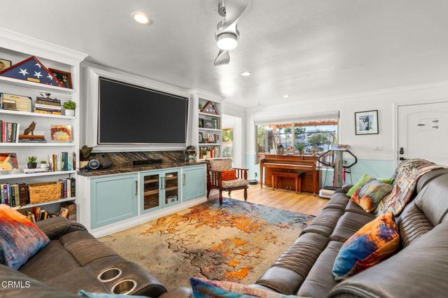 6994 Swan Street, Ventura, CA 93003