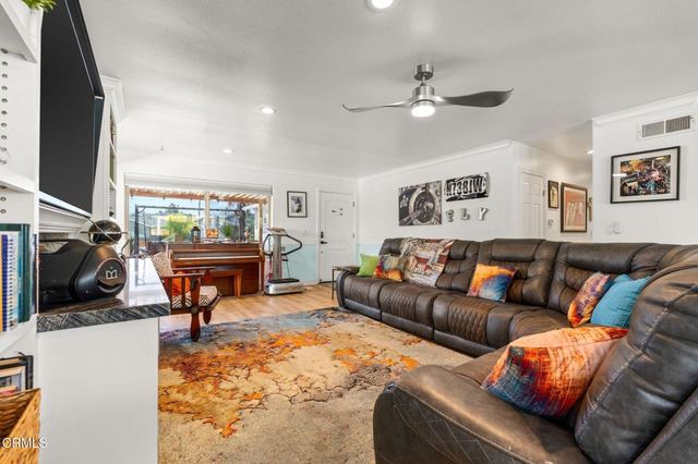 6994 Swan Street, Ventura, CA 93003
