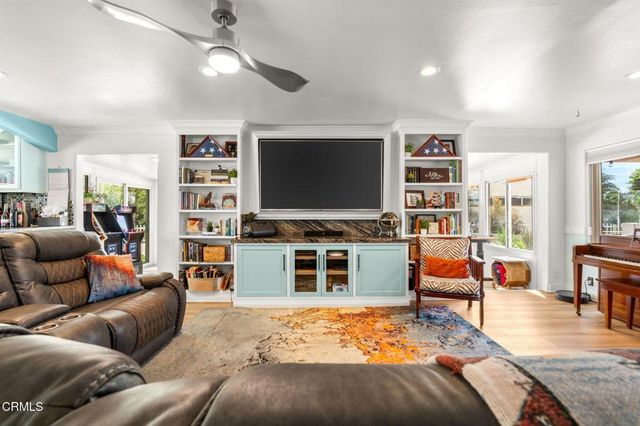 6994 Swan Street, Ventura, CA 93003