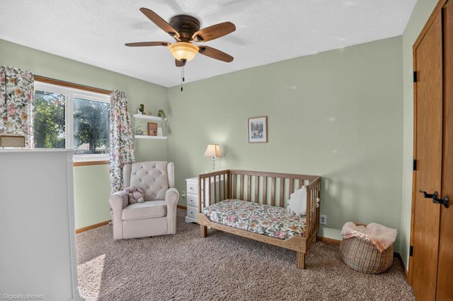 1921 Carriage Hill Drive, Waterloo, IA 50701