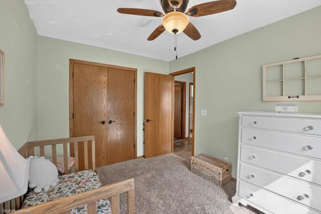 1921 Carriage Hill Drive, Waterloo, IA 50701