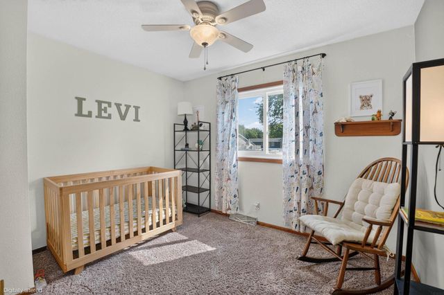 1921 Carriage Hill Drive, Waterloo, IA 50701