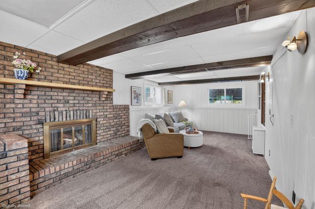 1921 Carriage Hill Drive, Waterloo, IA 50701