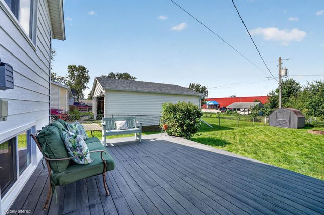 1921 Carriage Hill Drive, Waterloo, IA 50701