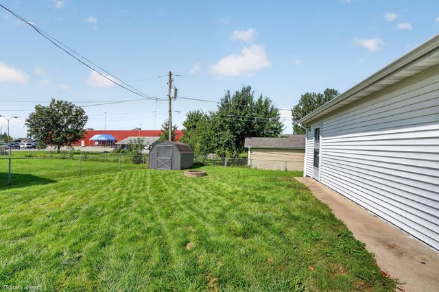 1921 Carriage Hill Drive, Waterloo, IA 50701