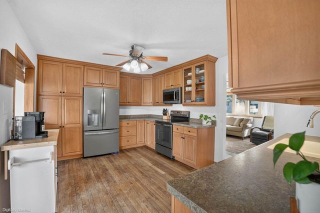 1921 Carriage Hill Drive, Waterloo, IA 50701