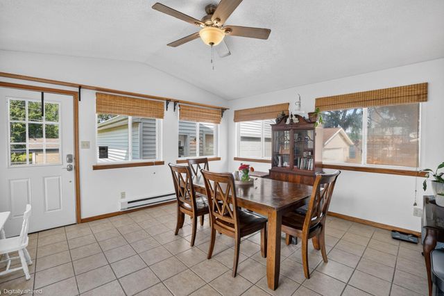 1921 Carriage Hill Drive, Waterloo, IA 50701