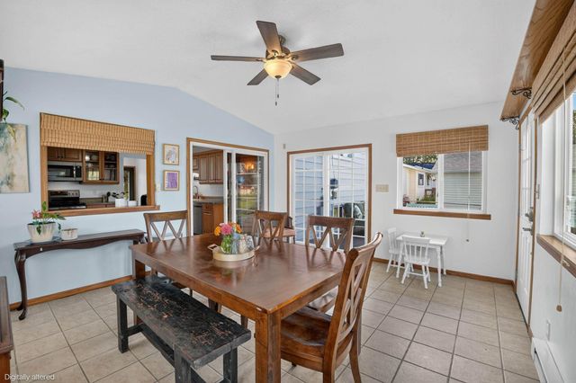 1921 Carriage Hill Drive, Waterloo, IA 50701