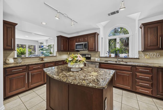 9 Water Thrush Pl, Hilton Head Island, SC 29926