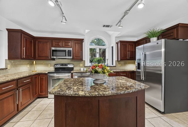 9 Water Thrush Pl, Hilton Head Island, SC 29926