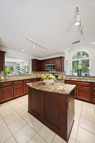 9 Water Thrush Pl, Hilton Head Island, SC 29926