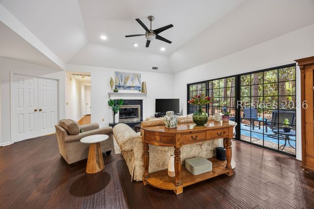 9 Water Thrush Pl, Hilton Head Island, SC 29926