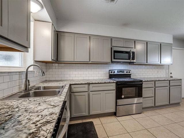 8900 S Hillcrest Drive, Oklahoma City, OK 73159