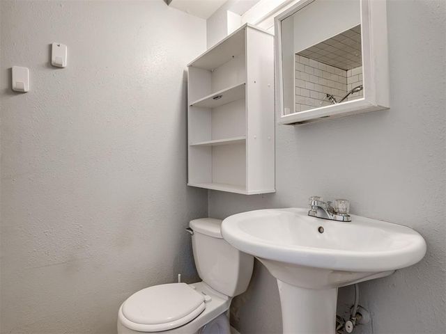 8900 S Hillcrest Drive, Oklahoma City, OK 73159