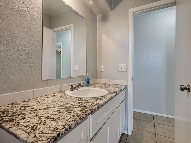 8900 S Hillcrest Drive, Oklahoma City, OK 73159