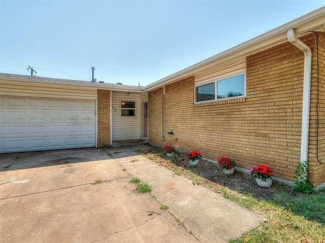 8900 S Hillcrest Drive, Oklahoma City, OK 73159