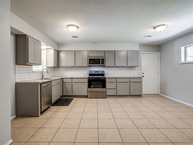 8900 S Hillcrest Drive, Oklahoma City, OK 73159