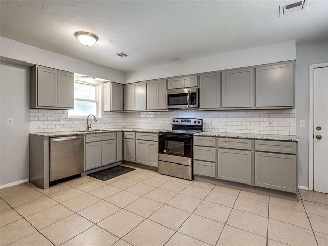 8900 S Hillcrest Drive, Oklahoma City, OK 73159
