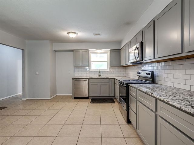 8900 S Hillcrest Drive, Oklahoma City, OK 73159