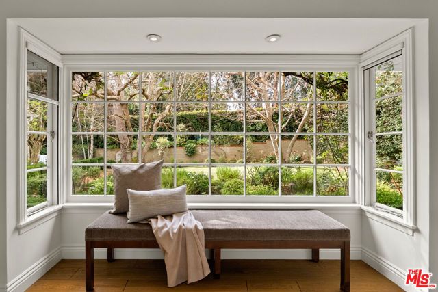 11948 S Saltair Terrace, Los Angeles, CA 90049